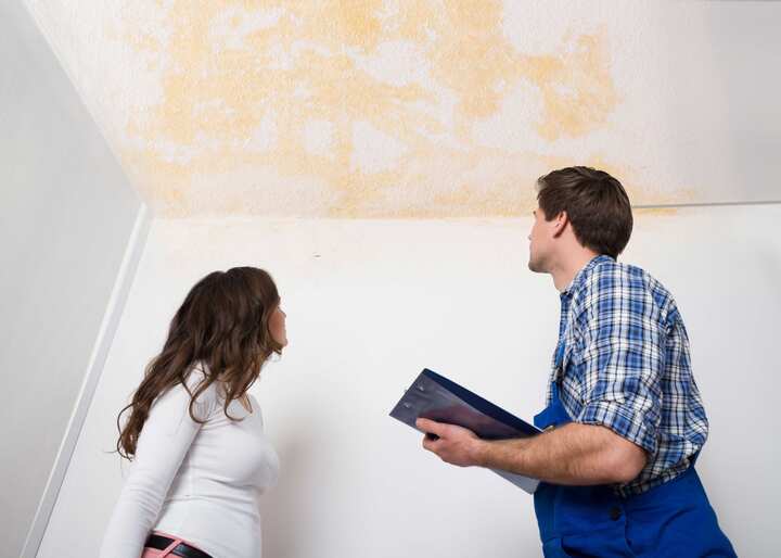 A professional technician helps a homeowner with water damage inspection and assessment in Winnipeg, MO.